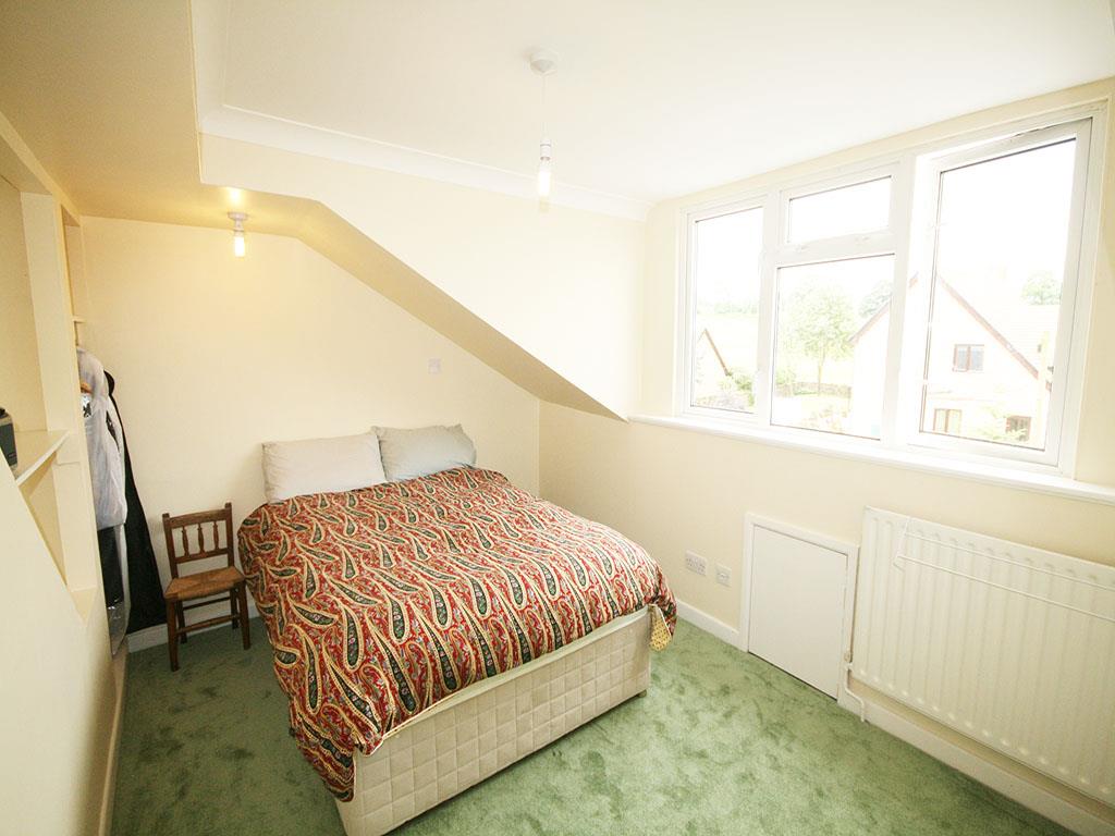 4 bedroom end terrace house Let Agreed in Barnoldswick - 033.JPG